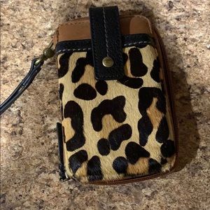 The sak wallet hold a phone